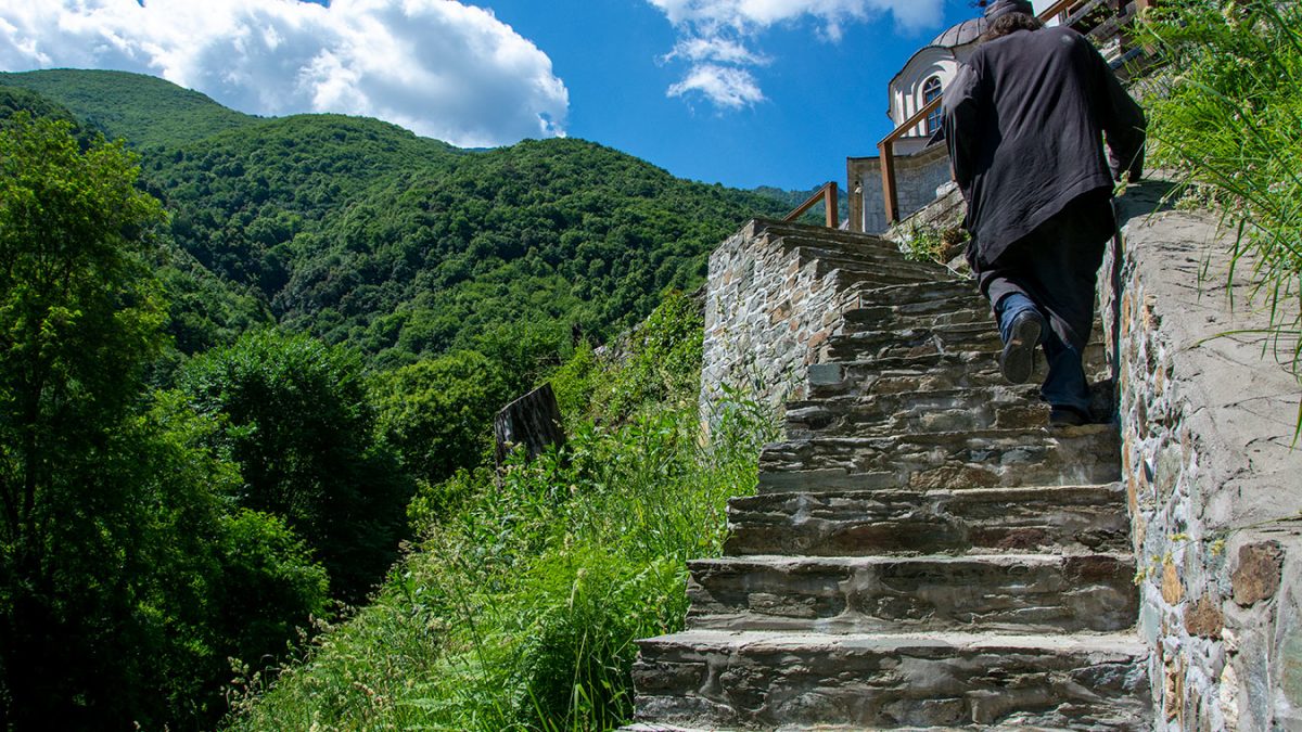 cum pot deveni călugăr